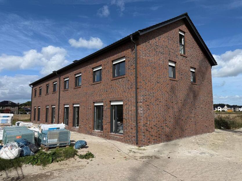 Rastede - Im Göhlen: Neubau-Reihenendhaus mit Einbauküche als Erstbezug zimmer