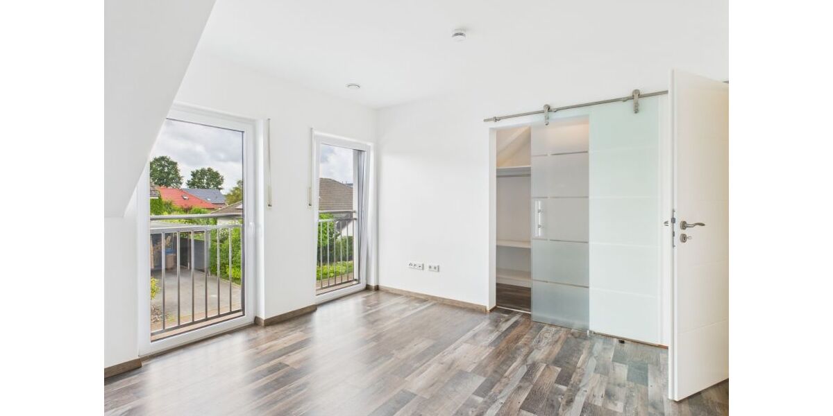 Außergewöhnliches Haus Wohnung über 2 Etagen in ruhiger Lage von Metjendorf-Oldenburg, KFW 70-ModernCarportGarten Wohnen am Rande von Oldenburg - Doppelhaushälfte Wiefelstede / Metjendorf Metjendorf | Angebot:26312135