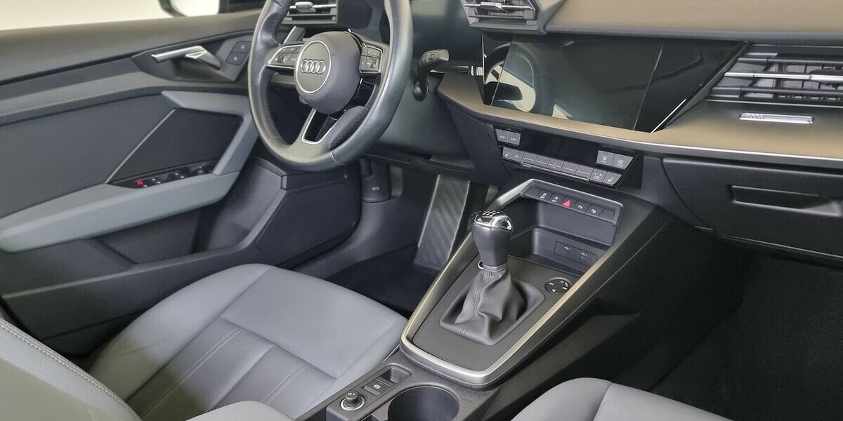 Audi A3 30TFSI limo Navi Leder Digital VIC Kamera LED 66.400 km 21.450 € Garrel 49681