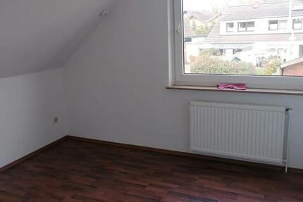2 ZKB Dachgeschoss-Wohnung in Wahnbek zu vermieten - ab sofort - 2 zimmer
