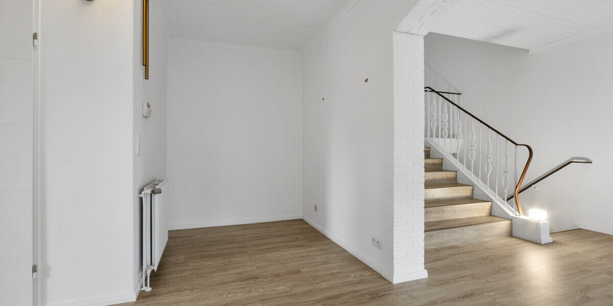 Ganderkesee-Schierbrok Renoviertes Einfamilienhaus in Feldrandlage mit Keller, Garage und EBK - Einfamilienhaus Ganderkesee | Angebot:26366702