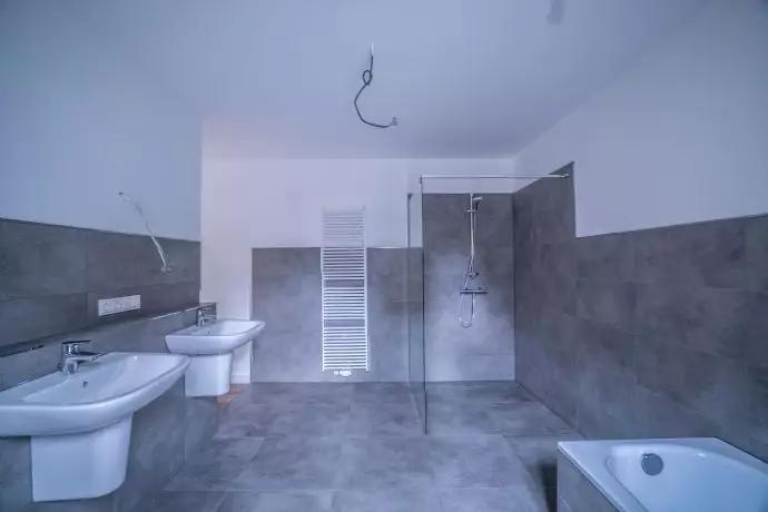 Erdgeschoßwohnung Oldenburg Bürgeresch - 4 Zimmer, 155 m&sup2;, 1.950&euro; | Angebot:26594425