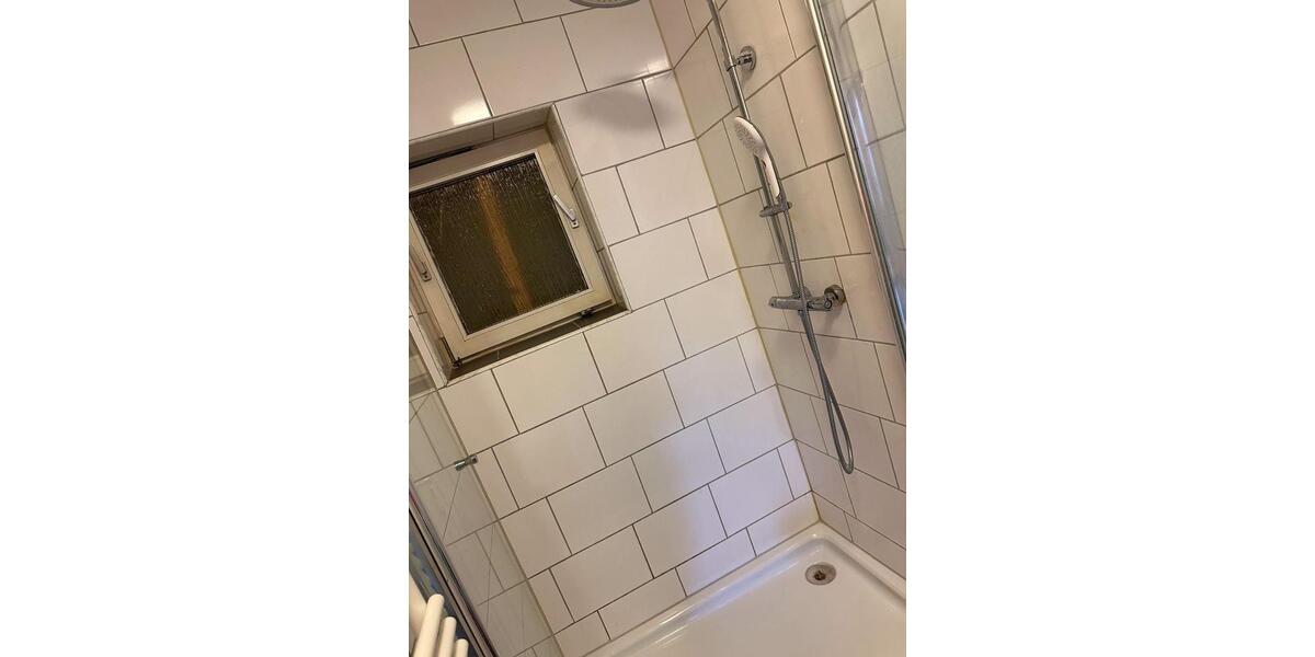 1 Zimmer, Küche, Bad, Terrasse und PKW-Stellplatz 1 zimmer