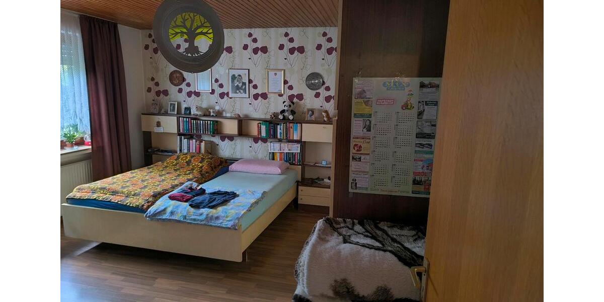 Einfamilienhaus mit 180 m2 Wohnfläche, voll unterkellert 7 zimmer