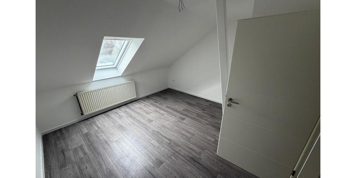 Dachgeschoßwohnung Rastede - 2.5 Zimmer, 120 m&sup2;, 1.200&euro; | Angebot:24572991
