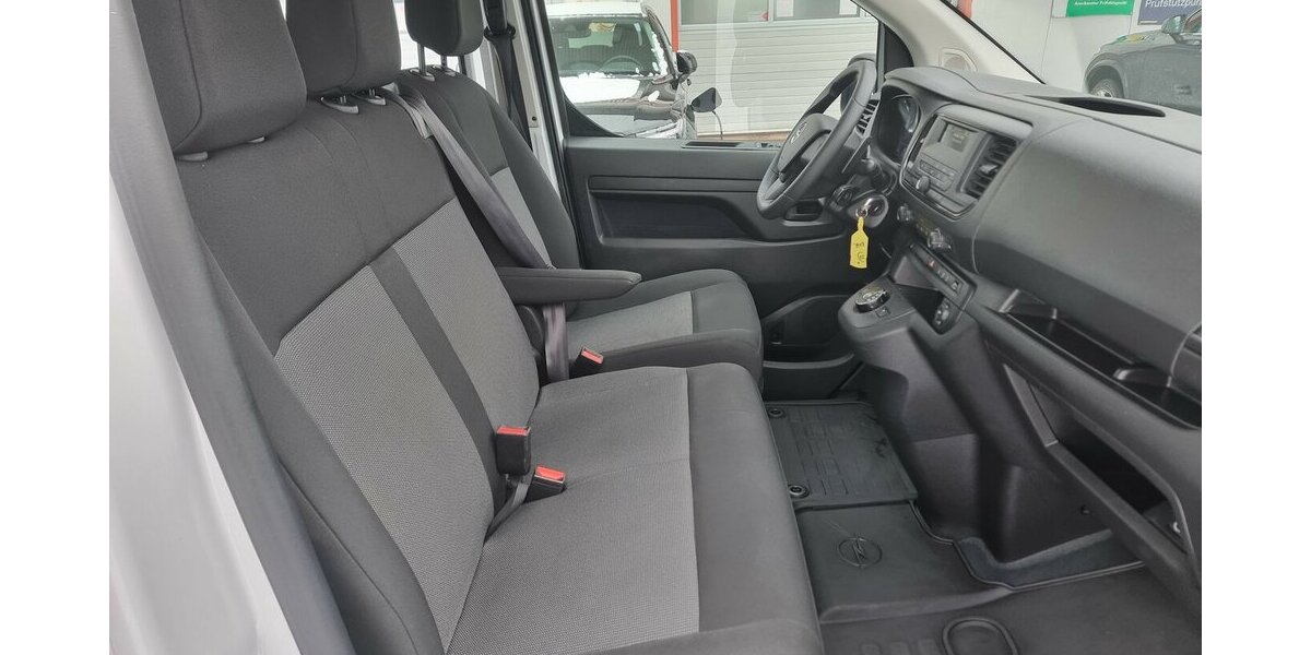 Opel Zafira Life Edition M Vivaro 9-Sitzer Automatik 87.900 km 28.900 &euro; Garrel 49681