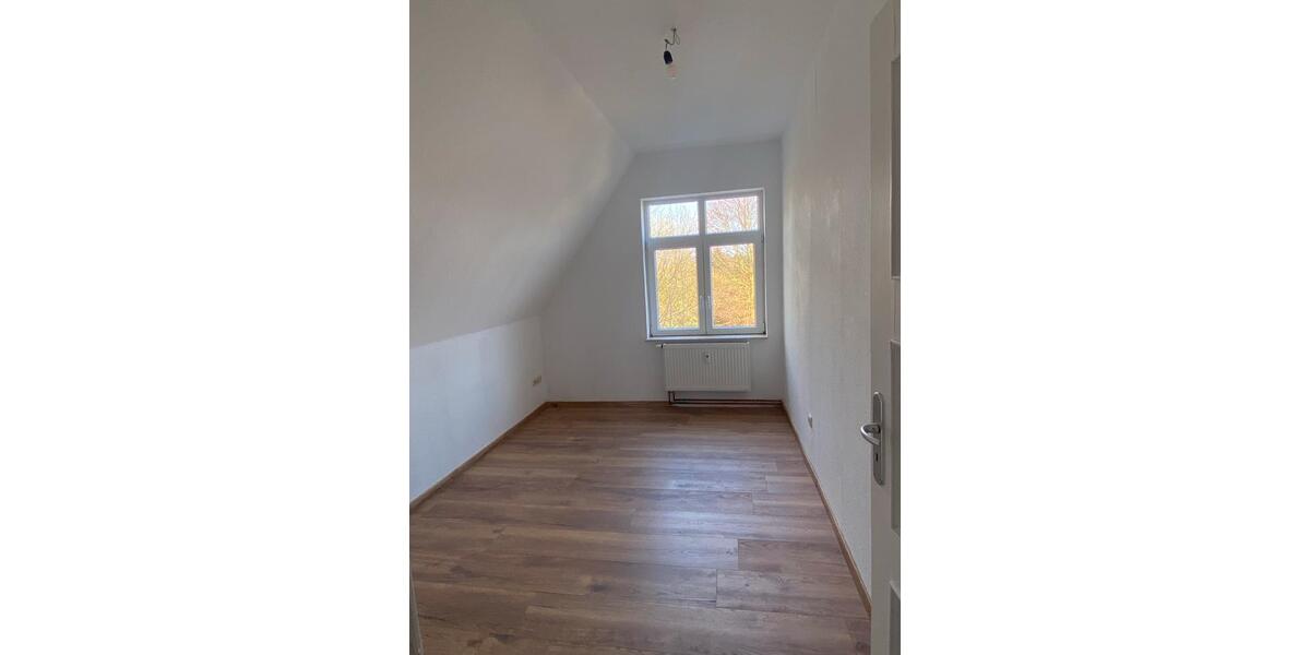 Dachgeschoßwohnung Bad Zwischenahn - 4 Zimmer, 90 m&sup2;, 700&euro; | Angebot:25383144