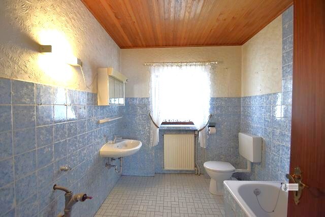 EFH für eine 4 köpfige Familie + Garage + Wintergarten + ausbaubares DG + Garten 3 zimmer