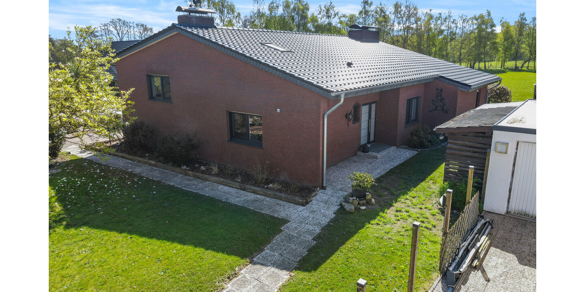 Ganderkesee-Schierbrok Renoviertes Einfamilienhaus in Feldrandlage mit Keller, Garage und EBK - Einfamilienhaus Ganderkesee | Angebot:26366702