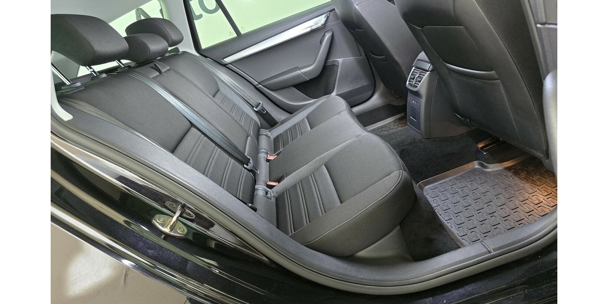 Skoda Octavia Amb. DSG LED ACC AHK Navi Klima Kamera 94.800 km 18.450 € Garrel 49681