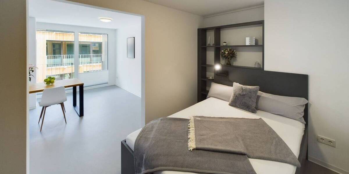 Zentrale + möblierte Wohnung mit Balkon mitten in Oldenburg ab Januar | Marilyn Oldenburg | Suite 1 zimmer