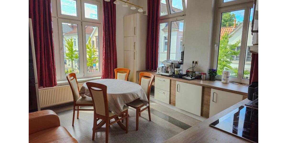 Schön möblierte Wohnung mit Wintergarten, Terrasse und Stellplatz 4 zimmer