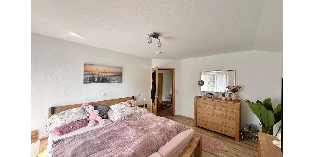 Dachgeschoßwohnung Westerstede - 3 Zimmer, 98 m&sup2;, 900&euro; | Angebot:26599586
