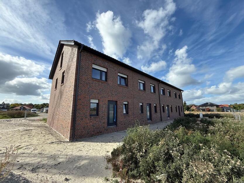 Rastede - Im Göhlen: Neubau-Reihenmittelhaus mit Einbauküche als Erstbezug zimmer