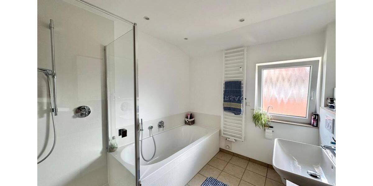 Dachgeschoßwohnung Westerstede - 3 Zimmer, 98 m&sup2;, 900&euro; | Angebot:26599586