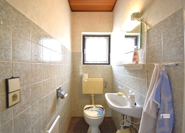 EFH für eine 4 köpfige Familie + Garage + Wintergarten + ausbaubares DG + Garten 3 zimmer
