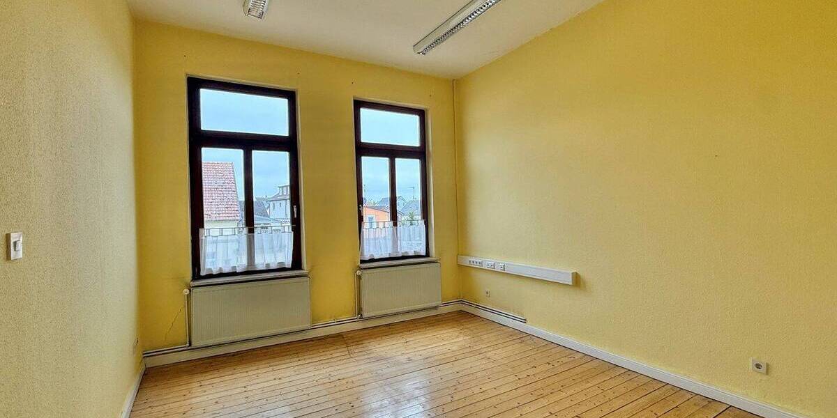 Mehrfamilienhaus, Wohnhaus Brake - 9 Zimmer, 275 m&sup2;, 298.000&euro; | Angebot:26798701