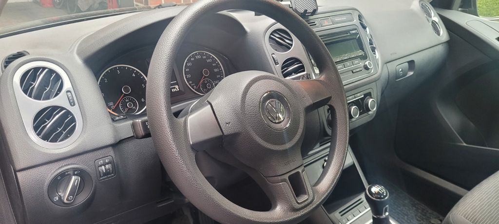 VW Tiguan 109.300 km 10.800 &euro; GARREL 49681