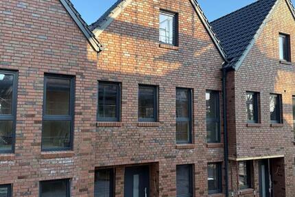 Haus Edewecht - 6 Zimmer, 121 m&sup2;, 1.580&euro; | Angebot:22456371