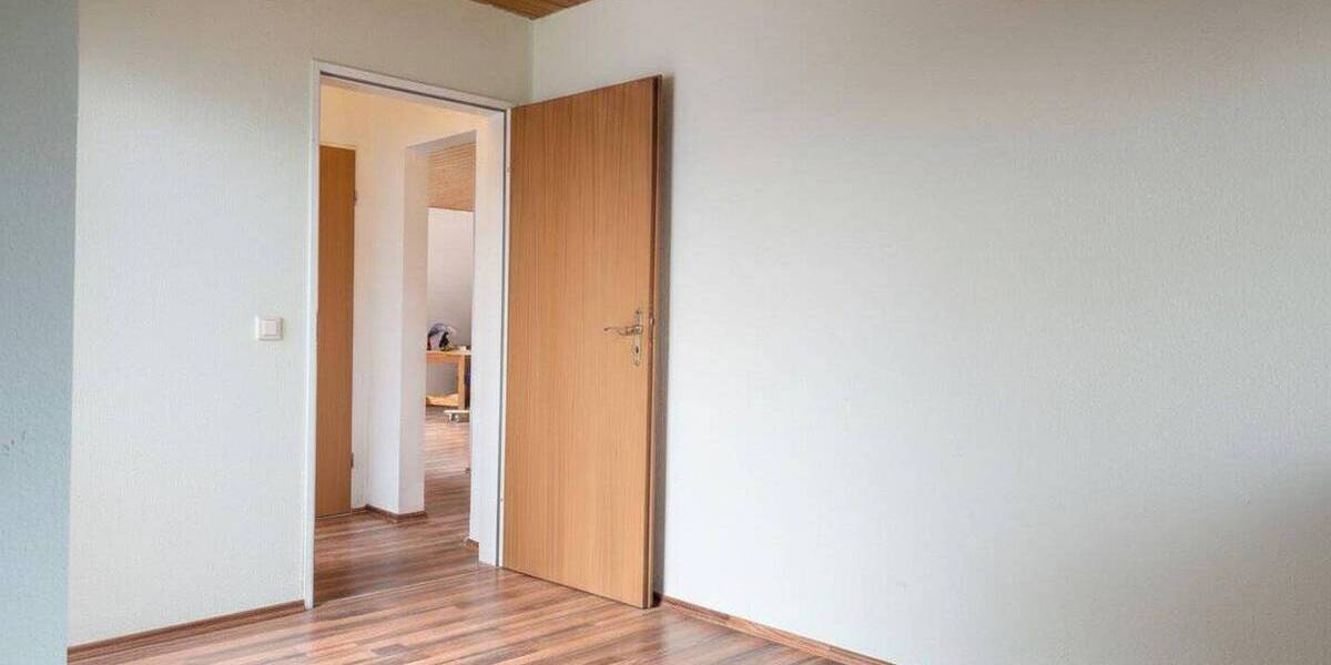 Mehrfamilienhaus, Wohnhaus Varel - 7 Zimmer, 212 m&sup2;, 339.000&euro; | Angebot:26070425