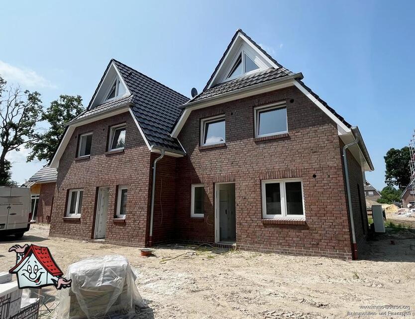 Friesoythe: Modernes Wohnen in stilvoller Doppelhaushälfte!