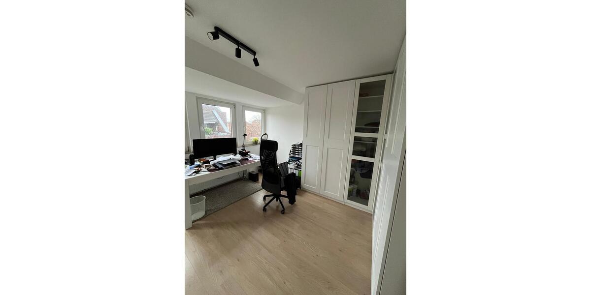 Dachgeschoßwohnung Oldenburg Eversten - 3.5 Zimmer, 82 m&sup2;, 1.500&euro; | Angebot:25633541