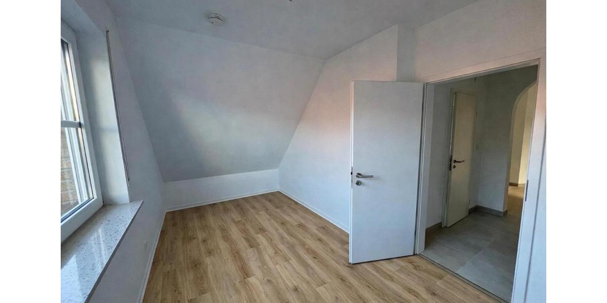 Dachgeschoßwohnung Westerstede - 3 Zimmer, 81 m&sup2;, 995&euro; | Angebot:25637489