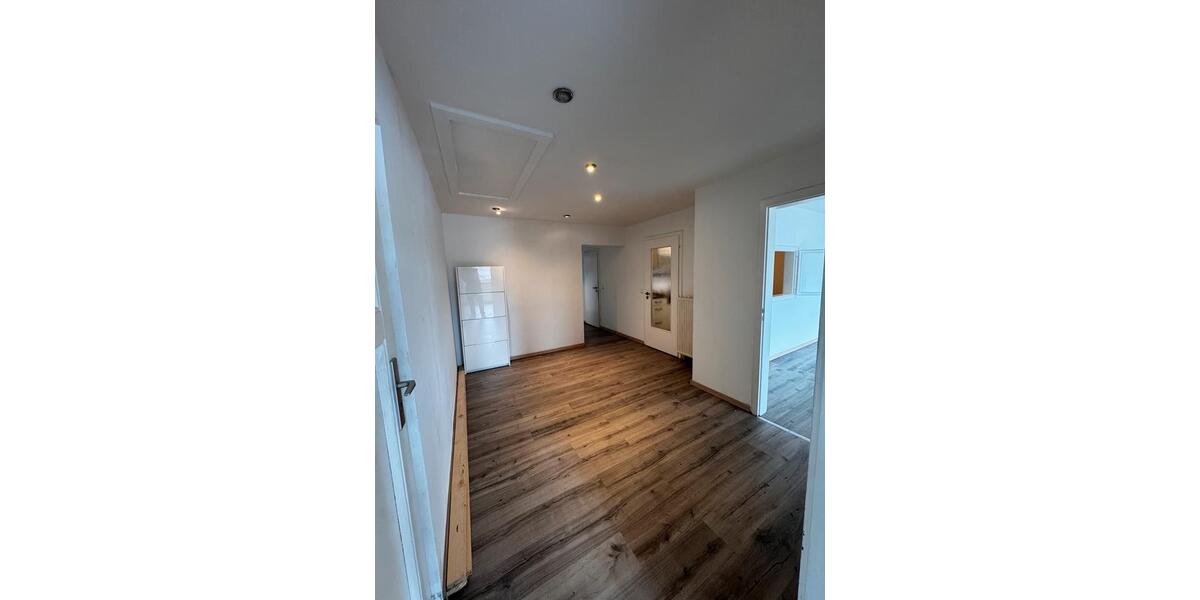 Etagenwohnung Delmenhorst - 4.5 Zimmer, 115 m&sup2;, 1.000&euro; | Angebot:26237622