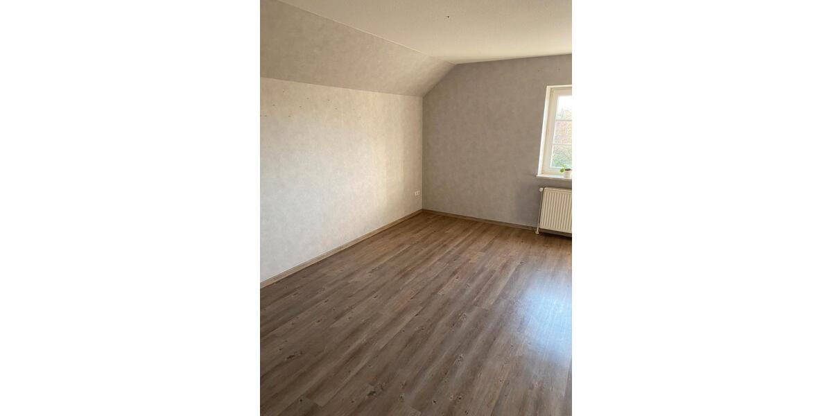 Dachgeschoßwohnung Varel - 3 Zimmer, 101 m&sup2;, 775&euro; | Angebot:26429416