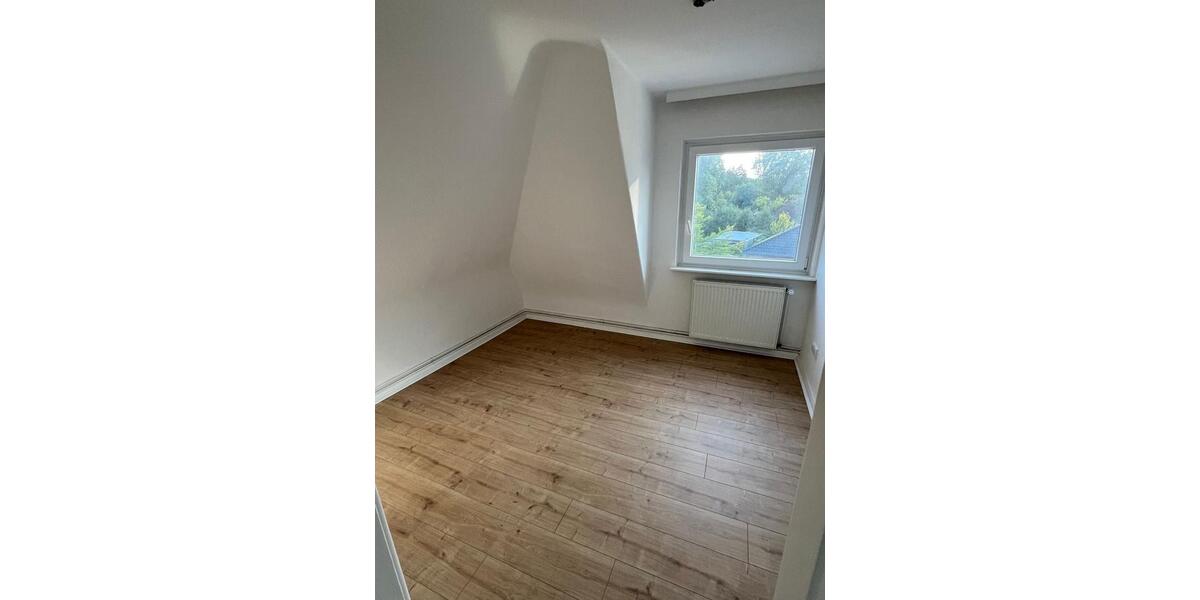 Dachgeschoßwohnung Varel - 3 Zimmer, 70 m&sup2;, 650&euro; | Angebot:26252502