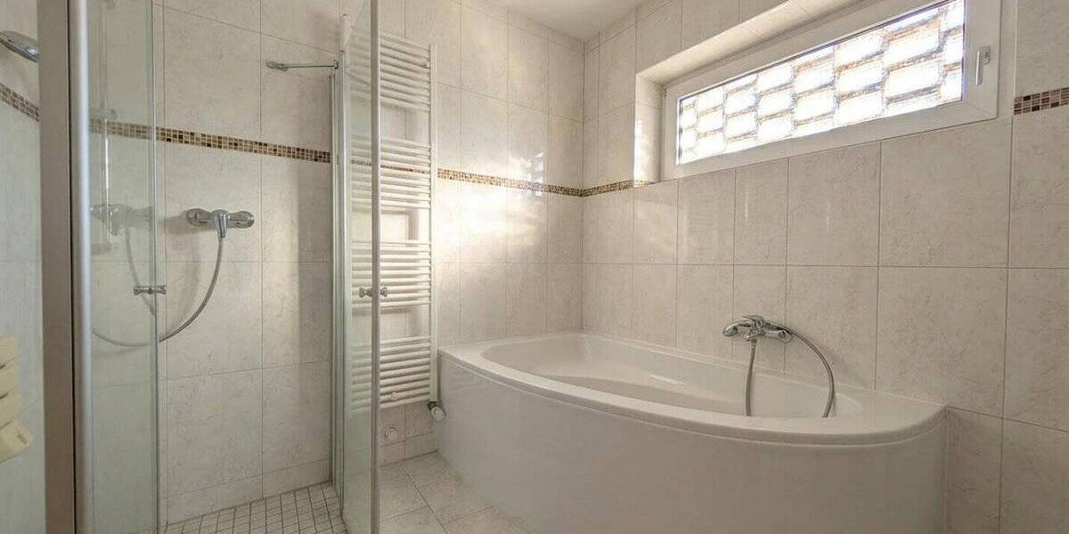 Mehrfamilienhaus, Wohnhaus Varel - 7 Zimmer, 212 m&sup2;, 339.000&euro; | Angebot:26070425