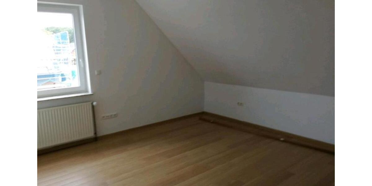Schöne und geräumige Obergeschosswohnung zu vermieten 4 zimmer