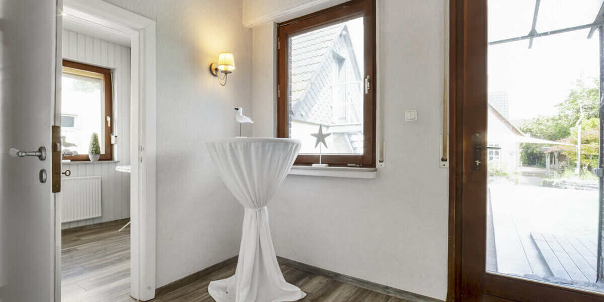 Ganderkesee - Heide Sanierungsbedürftiges Einfamilienhaus mit Pool und Pool Haus in Top Lage - Einfamilienhaus Ganderkesee | Angebot:26932074