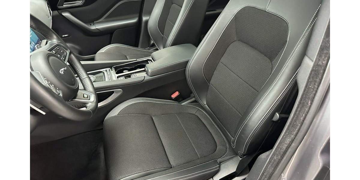 Jaguar F-Pace 3,0 D AWD R-Sport +AHK+Panorama+Navi+Kamera 92.200 km 28.990 € Jaderberg 26349