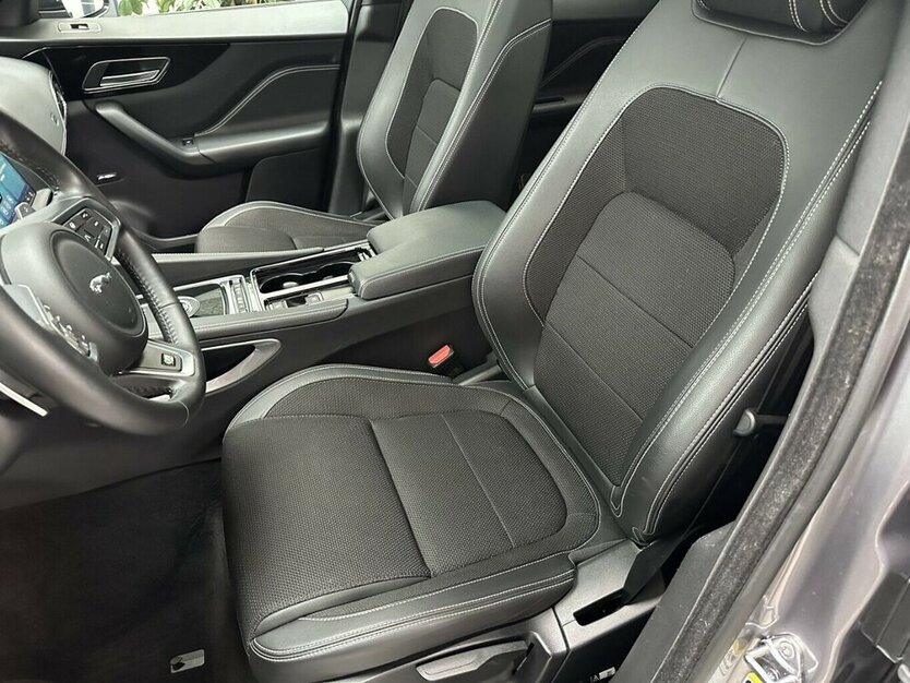 Jaguar F-Pace 3,0 D AWD R-Sport +AHK+Panorama+Navi+Kamera 92.200 km 29.990 € Jaderberg 26349