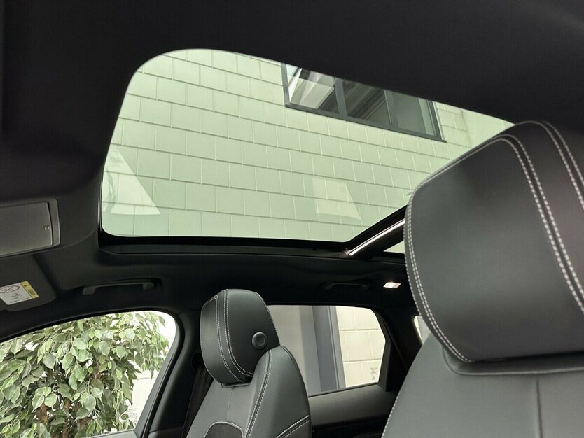 Jaguar F-Pace 3,0 D AWD R-Sport +AHK+Panorama+Navi+Kamera 92.200 km 29.990 € Jaderberg 26349