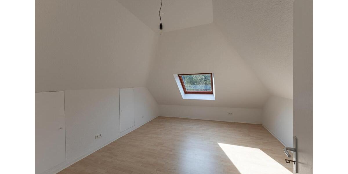 Dachgeschoßwohnung Varel - 4 Zimmer, 111 m&sup2;, 950&euro; | Angebot:25309204