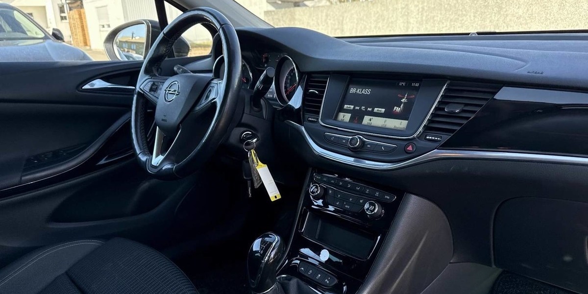 Opel Astra K ST ELEGANCE SHZ/KAM/NAV/LEDER/LENKRADHZ. 114.300 km 12.990 &euro; Hatten 26209