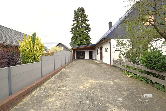 EFH für eine 4 köpfige Familie + Garage + Wintergarten + ausbaubares DG + Garten 3 zimmer