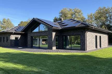 Haus zum Kaufen in Hude 1.400.000 € 247 m² 6 zimmer