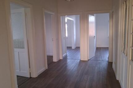Wohnung Varel - 5 Zimmer, 130 m&sup2;, 950&euro; | Angebot:27578148