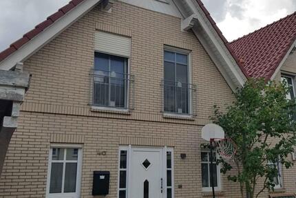 Familienfreundliche Doppelhaushälfte mit Carport von privat zimmer