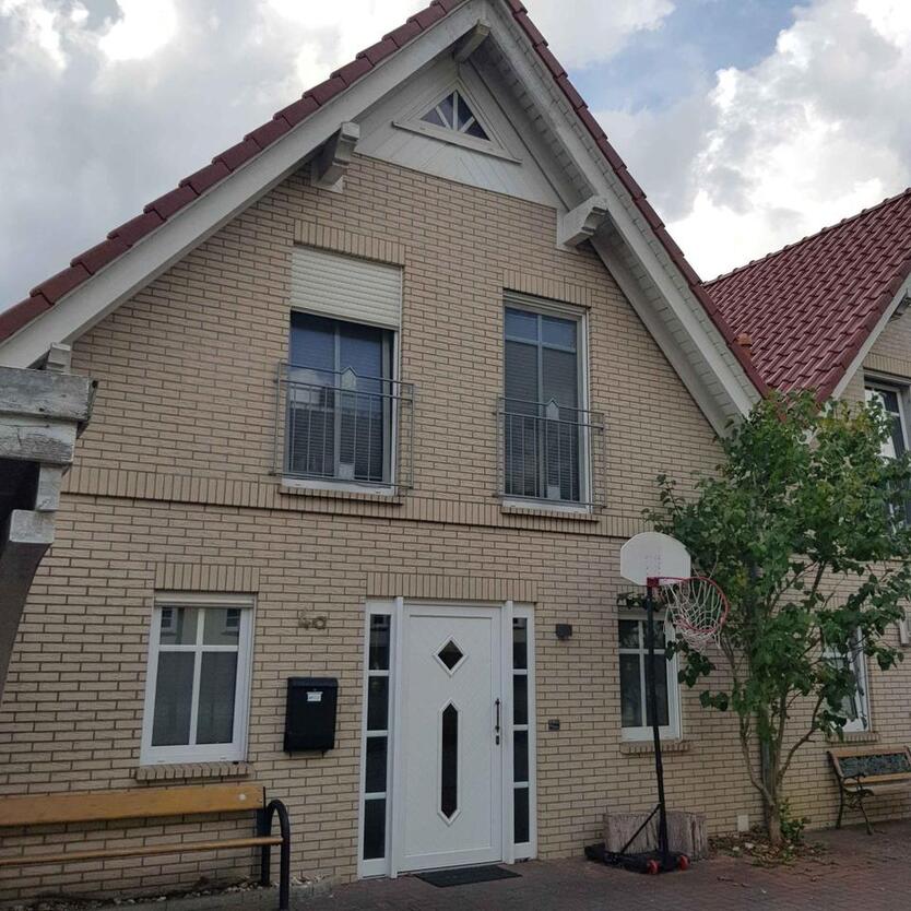 Familienfreundliche Doppelhaushälfte mit Carport von privat zimmer