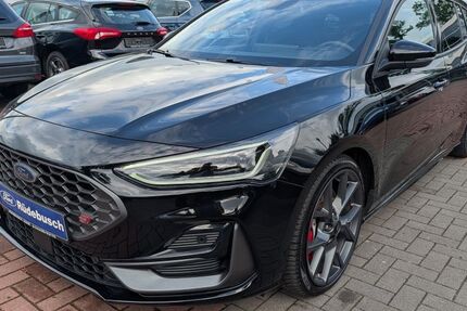 Ford Focus 17.281 km 33.490 &euro; Hude 27798