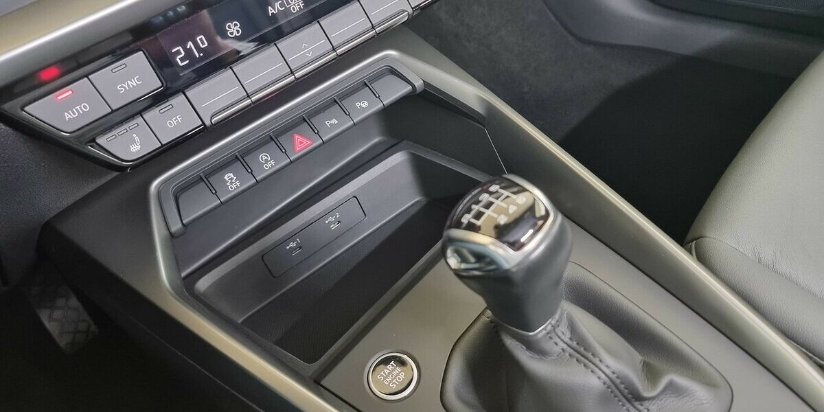 Audi A3 30TFSI limo Navi Leder Digital VIC Kamera LED 66.400 km 21.450 € Garrel 49681