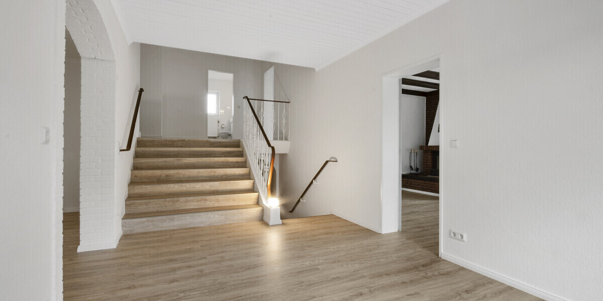 Ganderkesee-Schierbrok Renoviertes Einfamilienhaus in Feldrandlage mit Keller, Garage und EBK - Einfamilienhaus Ganderkesee | Angebot:26366702