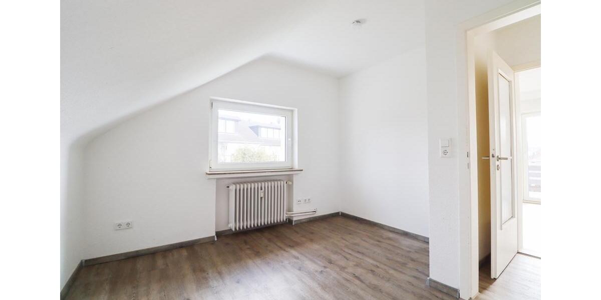 Dachgeschoßwohnung Rastede - 3 Zimmer, 80 m&sup2;, 790&euro; | Angebot:25270681