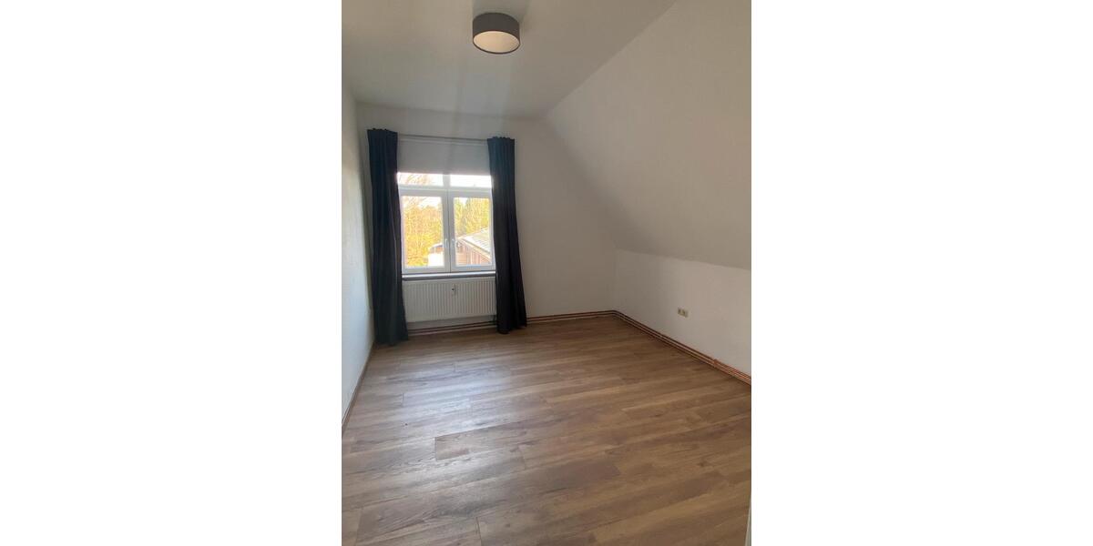 Dachgeschoßwohnung Bad Zwischenahn - 4 Zimmer, 90 m&sup2;, 700&euro; | Angebot:25383144