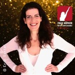 Frau Höpker bittet zum Gesang