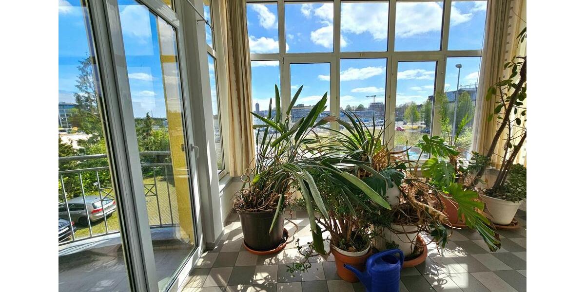 Schön möblierte Wohnung mit Wintergarten, Terrasse und Stellplatz 4 zimmer